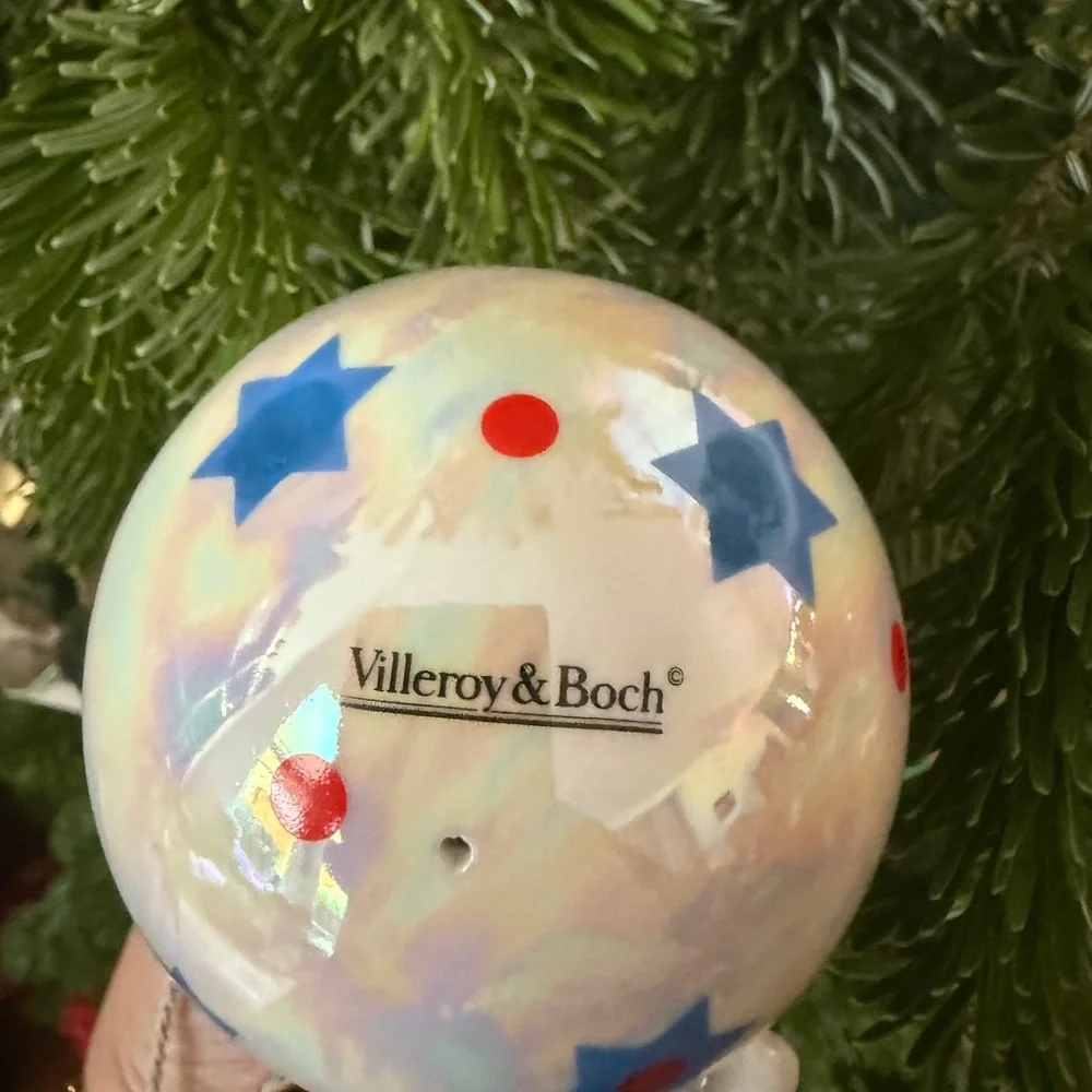 Villeroy & Boch Flying Angel Ornament Iridescent Globe